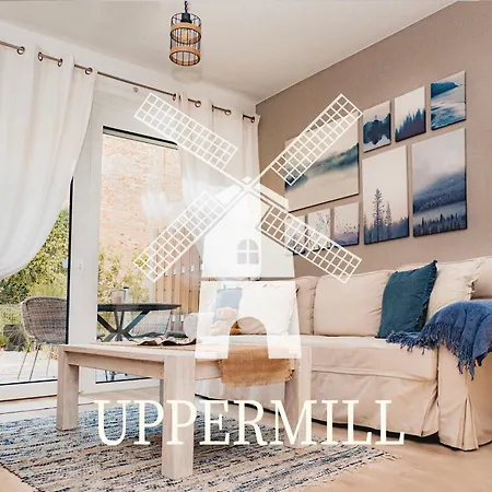 Uppermill #3 Apartament *