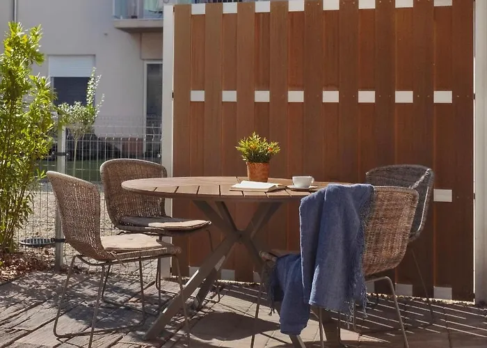 Uppermill #3 아파트 페치